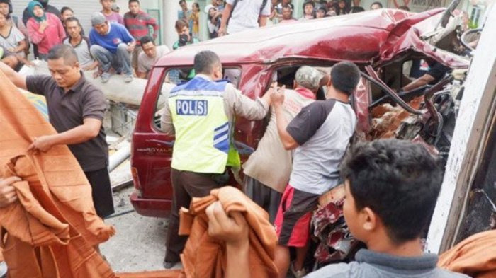 5 Jenis Tontonan Gratis yang Suka Jadi Kerubutan Orang Indonesia. Heran, Pada Doyan Banget Keributan, Ya?