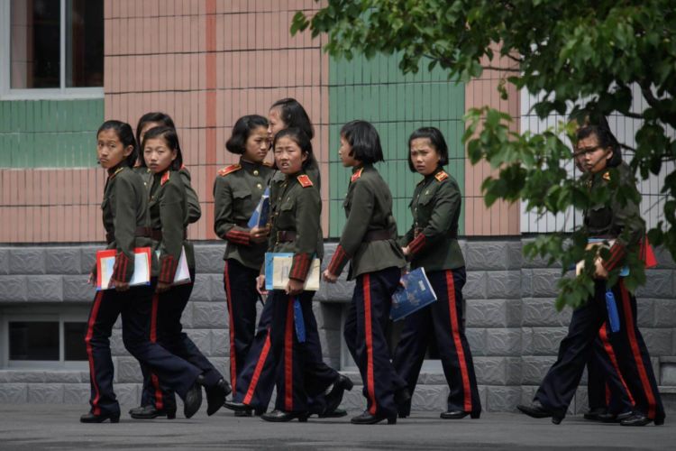 13 'Pemandangan' Tak Biasa di Sekolah Korea Utara. Ada Pelajaran Menembak & Ledakkan Granat Juga