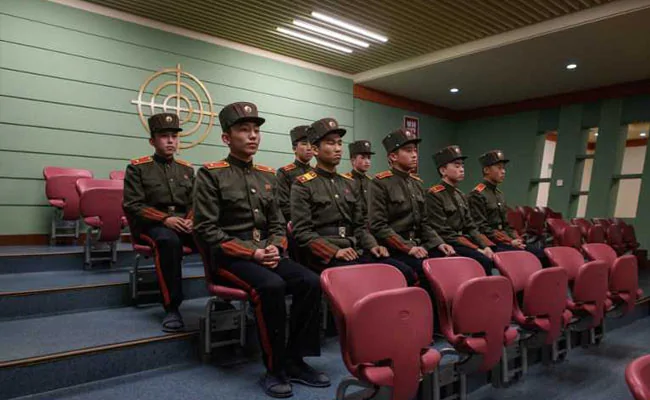 13 'Pemandangan' Tak Biasa di Sekolah Korea Utara. Ada Pelajaran Menembak & Ledakkan Granat Juga