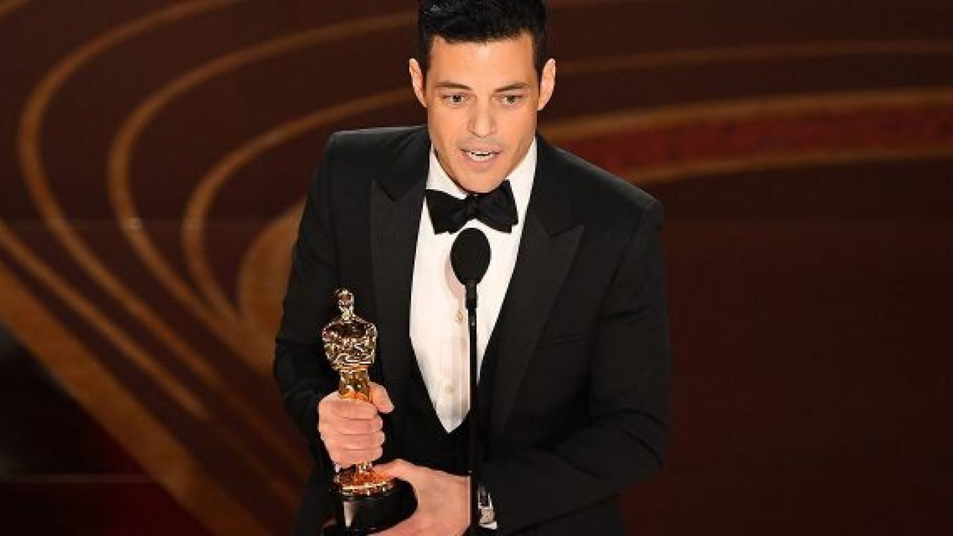 Kenalan sama Rami Said Malek, Aktor Pemenang Oscar yang Jago Bahasa Arab Keturunan Timur Tengah, Yuk!