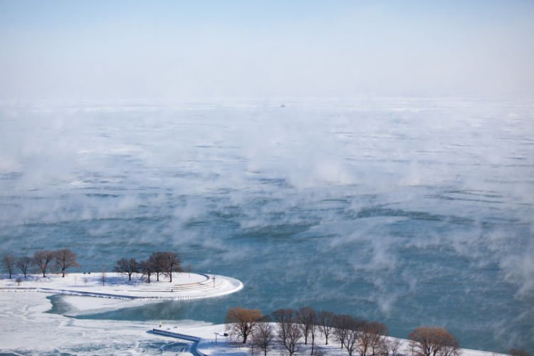 Dampak Polar Vortex di Amerika Makin Menggila, Gelembung Sabun Langsung Membeku Setelah Ditiup!