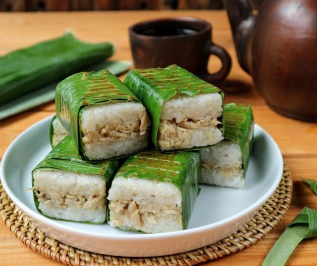 Lemper dibungkus dengan daun