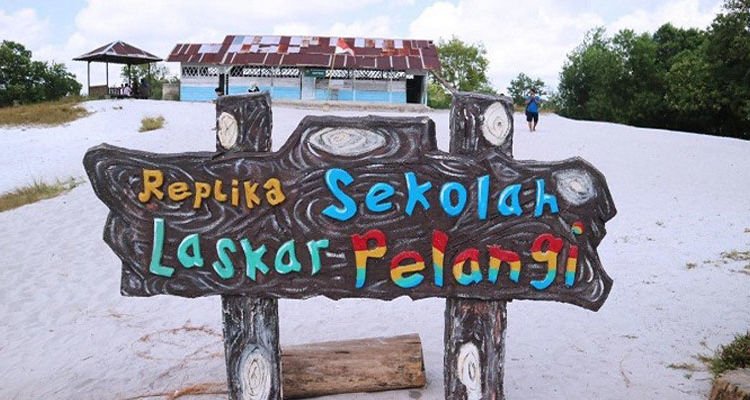 Replika Sekolah Laskar Pelangi, Destinasi Wajib Kunjung di Belitung Timur. Siapa yang Belum ke Sini?