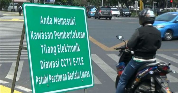 Pengendara Ungkap Kecanggihan E-Tilang. Sampai Istrinya Juga Dapat SMS Jumlah Dendanya Lo!