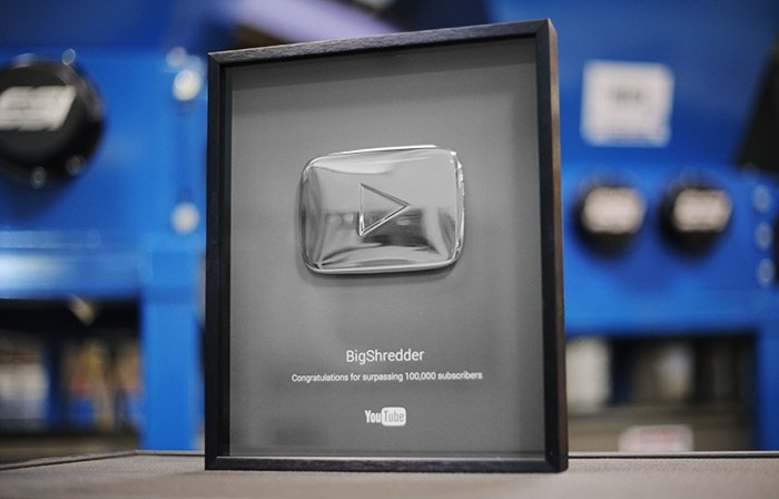 4 Kasta Piagam Youtube Play Button yang Sering Dipamerkan Youtuber, Mulai Silver sampai Ruby