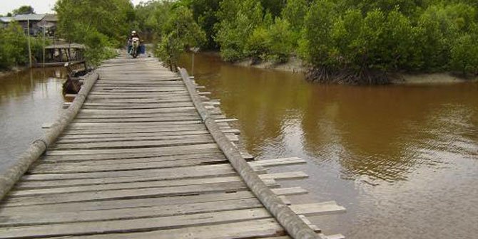 Ibu Ini Harus Seberangi Sungai Demi Bisa Melahirkan. Perjuangannya Bikin Hati Terenyuh