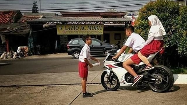 6 Alasan Kenapa Bocah di Bawah Umur Selalu Ngeselin Kalau Lagi Naik Motor