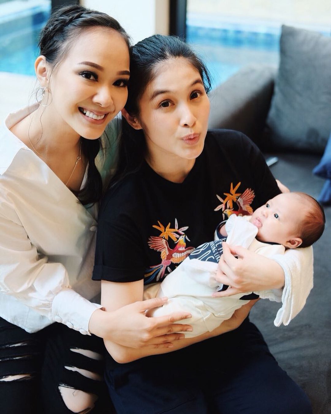 Potret Keakraban Yuanita Christiani dan Sandra Dewi; Bukan Persahabatan Kaleng-Kaleng!