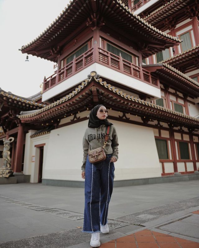 Ide Padu Padan Wide Leg Jeans ala Selebgram