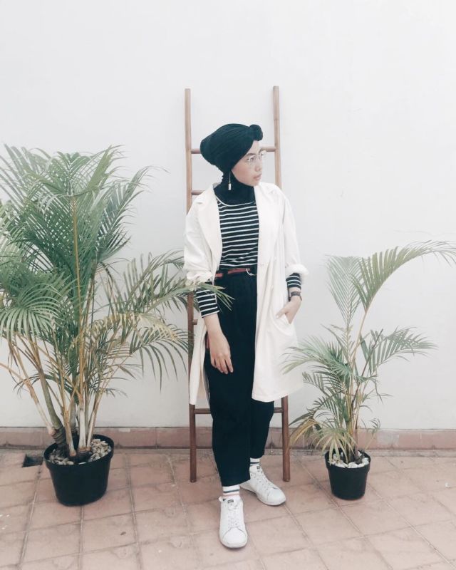 Pas Buat Musim Hujan, Ini 9 Ide Padu Padan Mantel Plus Turban Hits Ala Selebgram @theladyulia