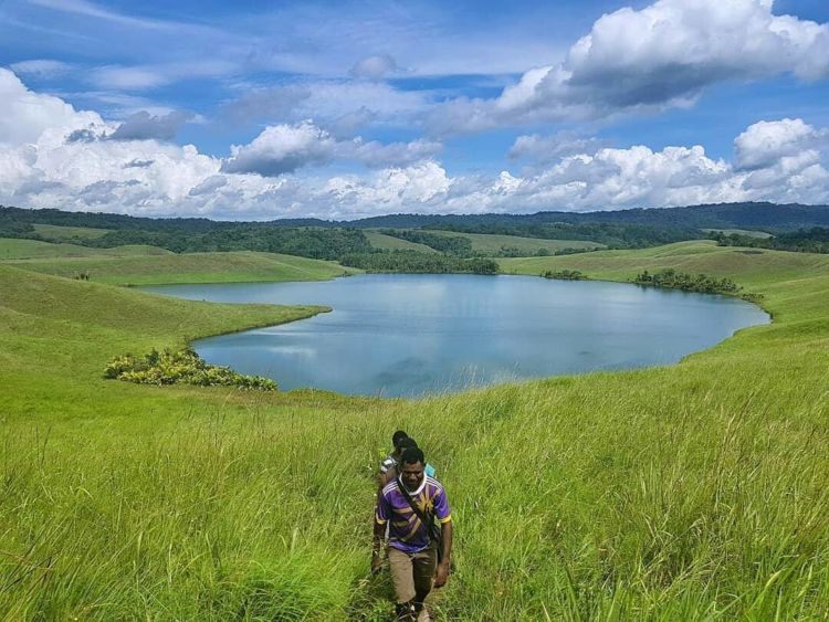 Danau Love, Destinasi Hits dan Instagramable di Papua. Cocok Dikunjungi Bersama Pasangan Tercinta!