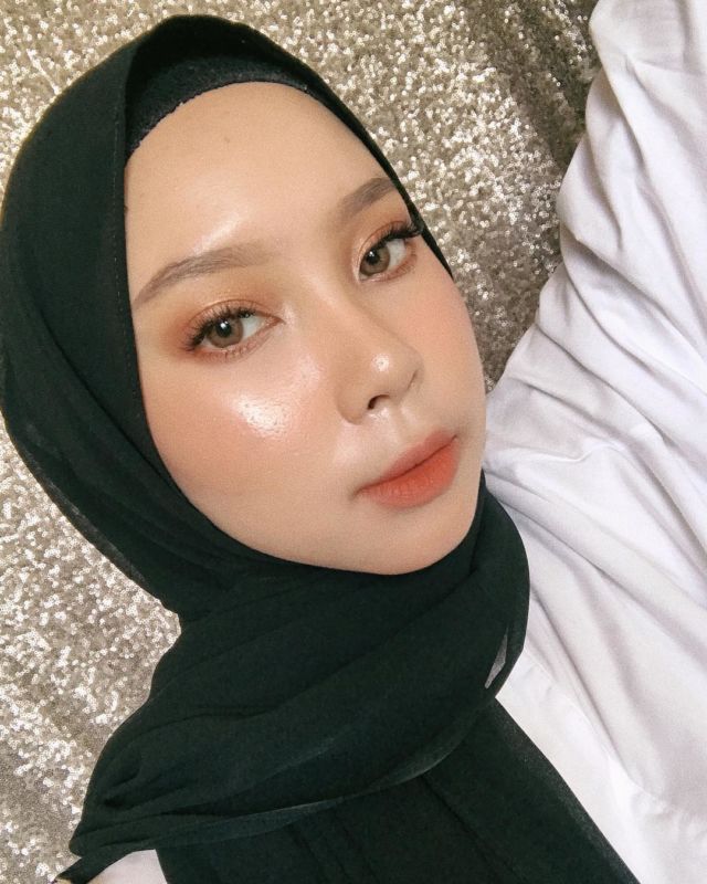 Anti Kusam, 9+ Peach Make-up Look ala Selebgram Ini Bisa Jadi Panutanmu. Bosan kan Merah Muda Melulu