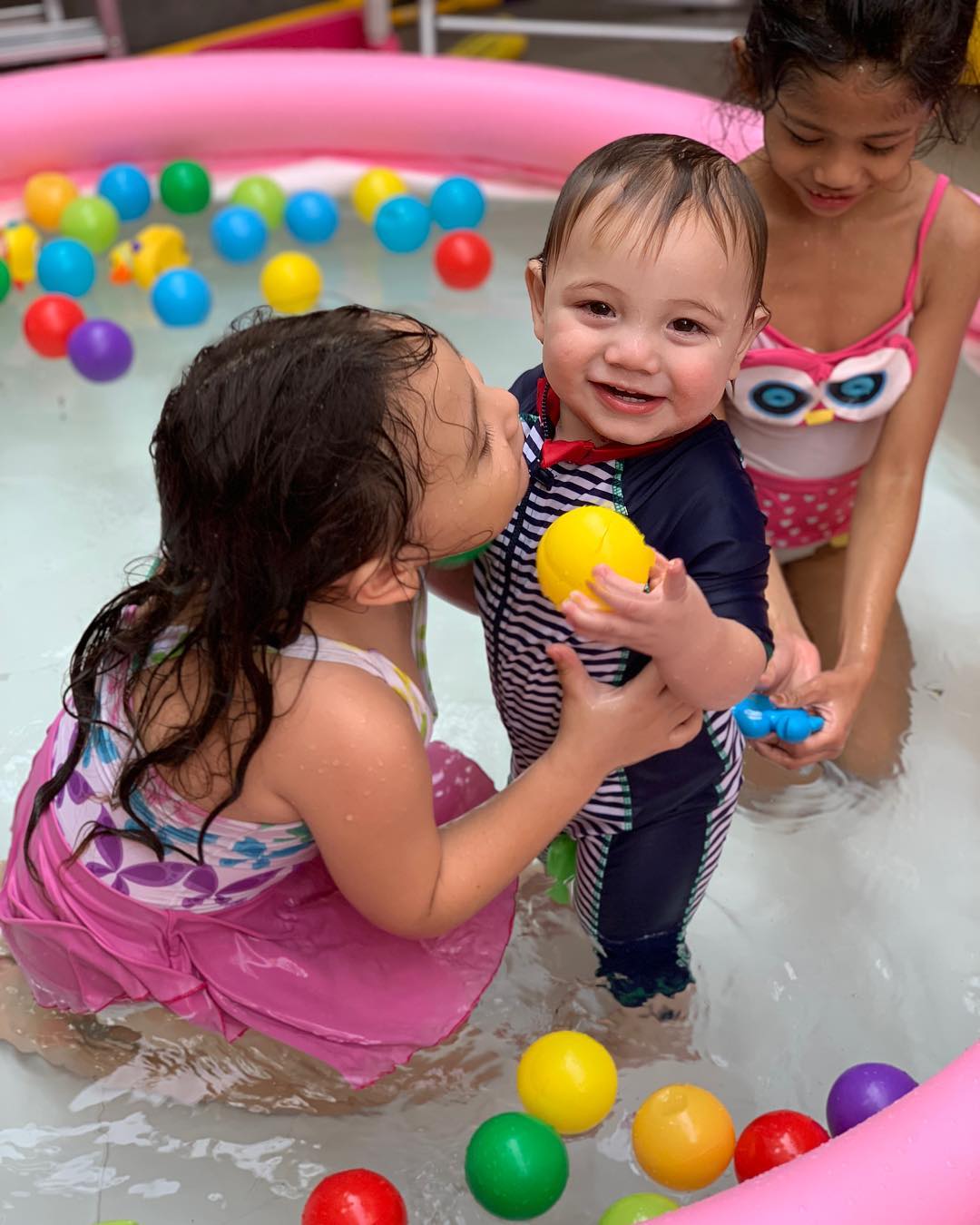 12 Potret Lucio, Putra Stefan William dan Celine yang Mukanya Bule Abis. Cute Overload!