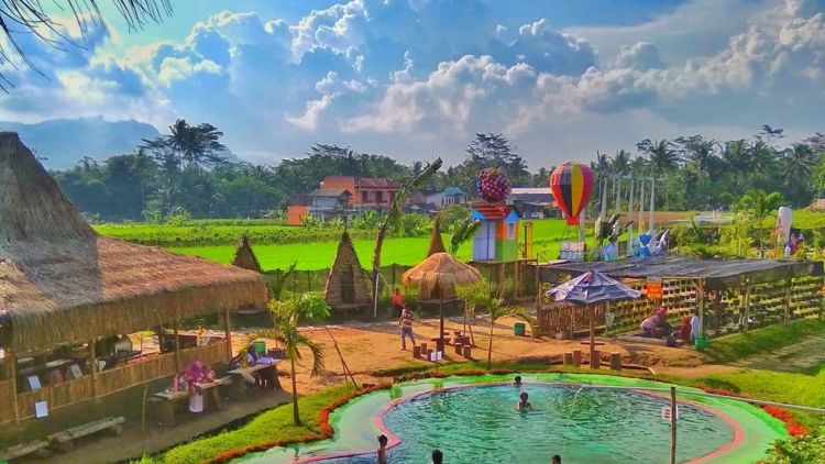 Taman Naura, Destinasi Hits yang Masih Baru di Magelang. Cocok untuk Liburan Akhir Pekan!