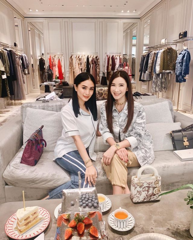 14 Gaya Fesyen Fantastis Heart Evangelista, Sosok Crazy Rich Asians Sungguhan di Dunia Nyata!