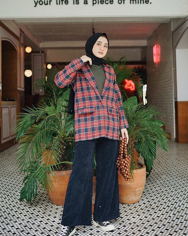 Ide Padu Padan Plaid Blazer. Bisa Buat Kerja atau Hangout Juga~