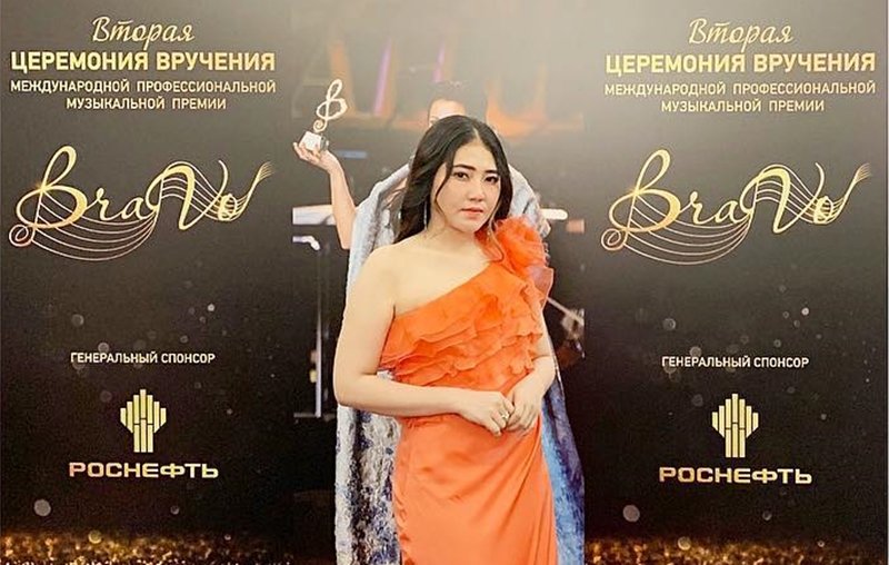 Nggak Nyangka Dangdut Sampai di Rusia, Via Vallen Raih Penghargaan di Bravo Music Awards. Cakep!