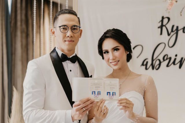 Pacaran Singkat Langsung Nikah, Ini 14 Detail Pernikahan Romantis Pasangan Ryuji Utomo - Shabrina