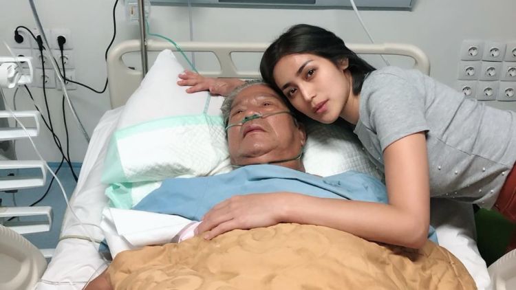 Ayah Jedar Sakit dan 2 Kali Gagal Operasi, Artis Cantik Ini Sesalkan Diagnosis Rumah Sakit