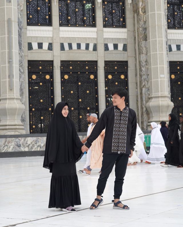 Syahdunya Anisa Rahma dan Anandito Saat Umroh; Pengantin Baru yang Romantis Terus!