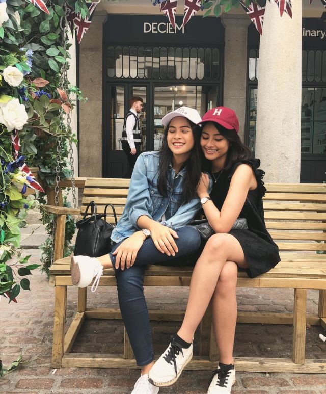 Potret Keakraban Maudy Ayunda dan Amanda, Kakak Beradik yang Sama-Sama Cantik!