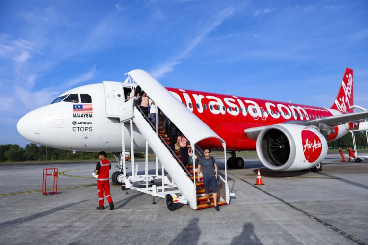 Merasa Dicurangi, Air Asia Putuskan Tarik Penjualan di Traveloka. Tiketnya Hilang Secara Misterius Lho!