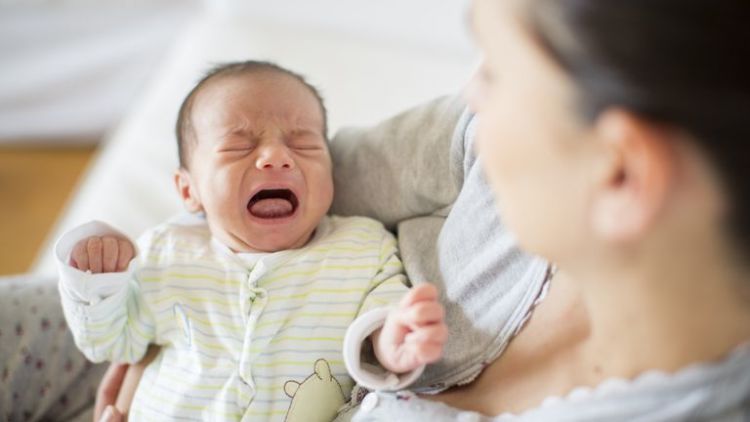 Si Kecil Tiba-tiba Rewel dan Mogok Makan, Bisa Jadi Sariawan Penyebabnya. Ini Trik Mengatasinya