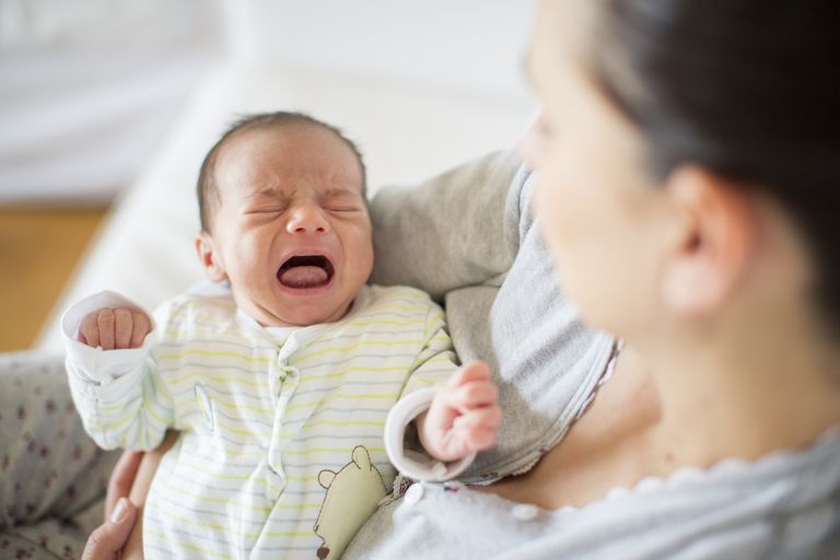 Si Kecil Tiba-tiba Rewel dan Mogok Makan, Bisa Jadi Sariawan Penyebabnya. Ini Trik Mengatasinya