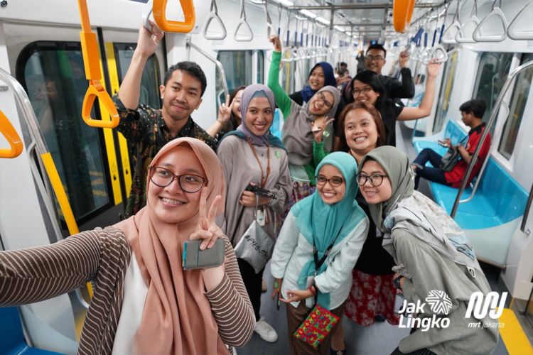 Kumpulan Foto Uji Coba Publik MRT Jakarta. Akhirnya Republik Ini Punya MRT Kaya Negara Maju ya!