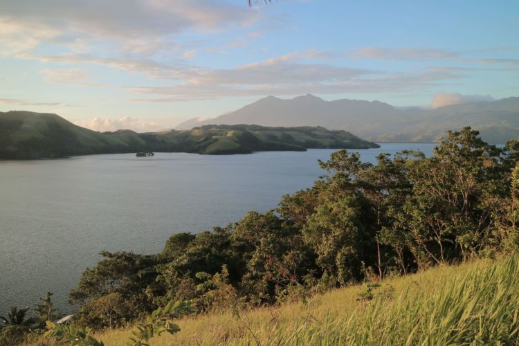 6 Cara Menikmati Danau Sentani di Papua. Jelajahi Danau Ini Bagaikan Liburan New Zealand!