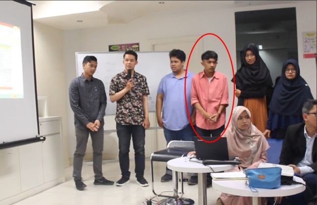 11 Kekonyolan Teman Saat Presentasi yang Bikin Ngakak. Salah Satu Alasan Kita Nggak Bosen di Kelas