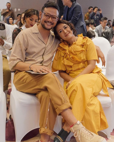 Romantisme Dwi Sasono dan Widi Mulia yang Nggak Lekang Zaman. Panutan Banget Buat Para Milenial!