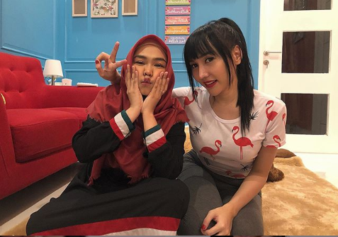 Lucinta Luna dan Ria Ricis Kolaborasi Jadi ‘Putri Duyung’ Cantik. Kira-Kira Dinyinyirin Nggak, Ya?