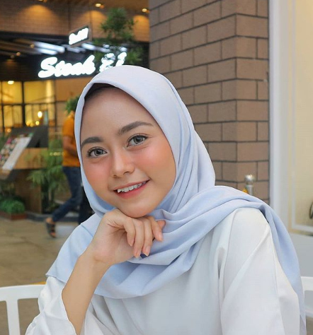 Dibilang Mirip Rachel Vennya, Selebgram Nadhila Qonita 'Banjir' Penggemar. Emang Cakep Sih!