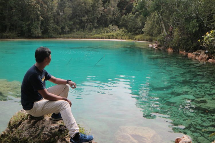 Kenalkan, Surga Tersembunyi itu Bernama Danau Framu. Keindahannya Bagaikan Cuilan Nirwana!