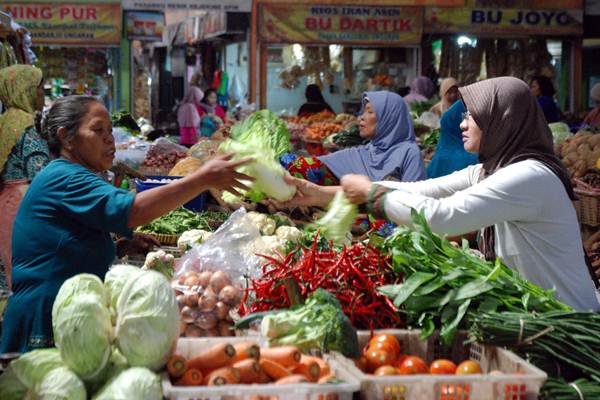 10 Ungkapan Hati dari Pembeli yang Nggak Bisa Nawar di Pasar. Serba Salah, tapi Lemah Akutu! :(