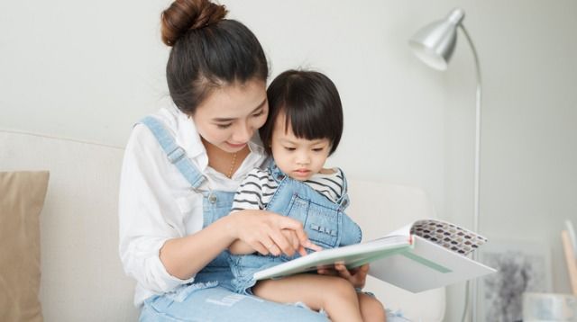 6 Manfaat Hebat Rutin Bacakan Anak Dongeng Sebelum Tidur. Mama Papa, Sudah Tahu?