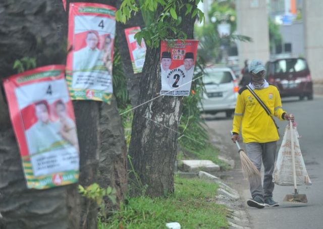 Video Fauzi Baadila yang Copot Poster Jokowi-Ma'ruf Viral. Ia Geram Karena 'Main Tempel Aja!'