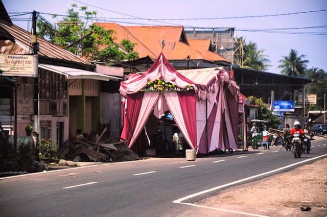 Menikah di Gedung VS Rumah, di Mana pun Nggak Masalah Asal Kamu Mempertimbangkan 7 Hal Ini