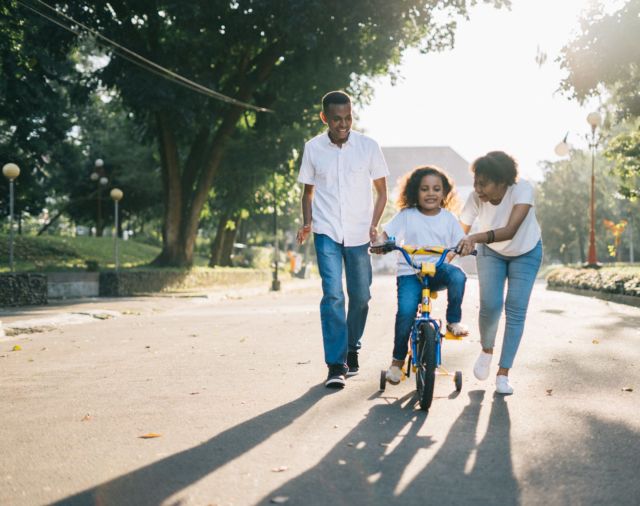 Kesalahan Pola Asuh Helicopter Parenting, Mudah Kelihatannya tapi Bahaya ke Depannya