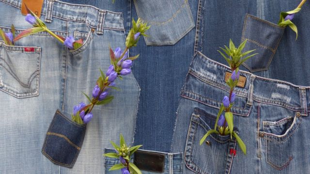 Menelisik Cerita Jeans yang Didominasi Warna Biru. Gara-gara Apa Sih Bisa Begitu?