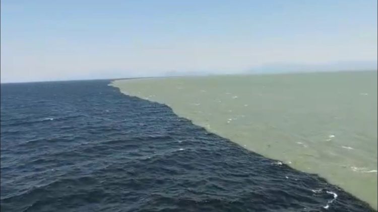 Muncul Fenomena Air Laut Terpisah di Bawah Jembatan Suramadu. Mungkin Ini Penjelasan Ilmiahnya