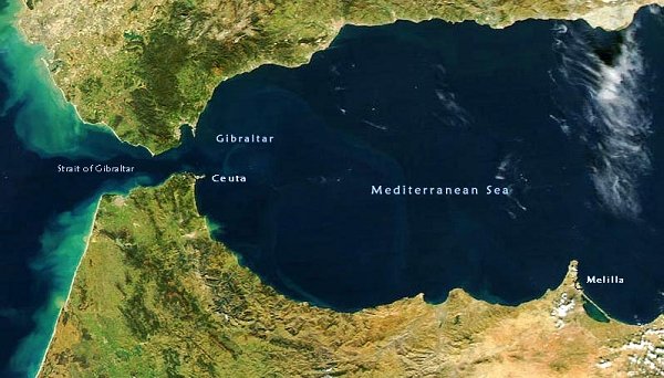 Muncul Fenomena Air Laut Terpisah di Bawah Jembatan Suramadu. Mungkin Ini Penjelasan Ilmiahnya