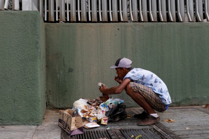 Nasib Venezuela Kian Memprihatinkan. Kini Banyak Orang Lapar Mengais Sisa Makanan dari Tong Sampah