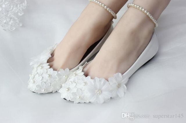 11 Pilihan Flat Shoes Unik Biar Penampilanmu Makin On Point. Belum Punya yang Mana Nih?