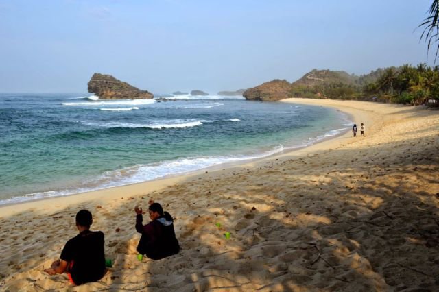 Pantai Watu Karung