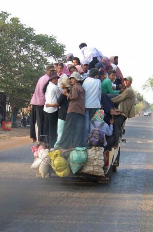 11 Kelakuan Penumpang Pick Up yang Bikin Jantung Berdebar. Jangan Biarin Emak Kita Ikut Rombongan!