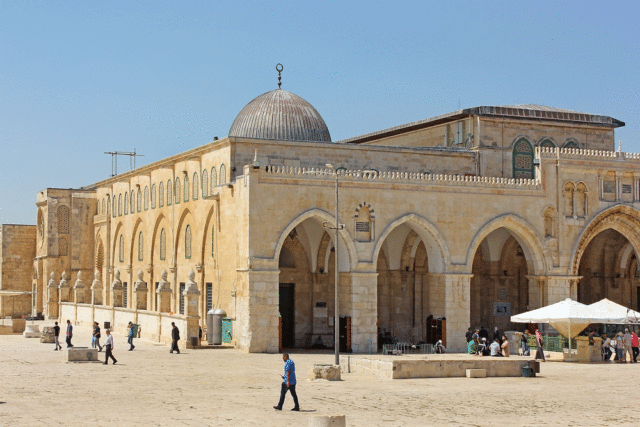 Berita Duka Dunia: Katredal Notre Dame Terbakar, Tak Lama Setelahnya Giliran Masjid Al-Aqsa