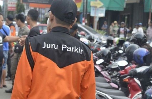 8 Uneg-Uneg Hati dari Korban Juru Parkir yang Sering Muncul Tiba-tiba. Kembalikan Dua Ribu Kami, Kir!