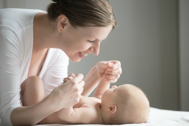 7 Trik Santai Menenangkan Bayi yang Suka Nangis Tengah Malam. Nggak Usah Panik, Bisa Diatasi Kok!